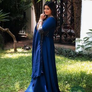 Ansiba Hassan Instagram - Some blues are prettier than other blues 💙
@age_touch_clothing Thanks for this wonderful attire 😍

#blue #bluedress #AnsibaHassan #blueday #Drishyam2 #Drishyam
 #kerala #traditional #photography #photooftheday #iphonephotography