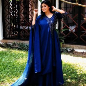 Ansiba Hassan Instagram - Some blues are prettier than other blues 💙
@age_touch_clothing Thanks for this wonderful attire 😍

#blue #bluedress #AnsibaHassan #blueday #Drishyam2 #Drishyam
 #kerala #traditional #photography #photooftheday #iphonephotography