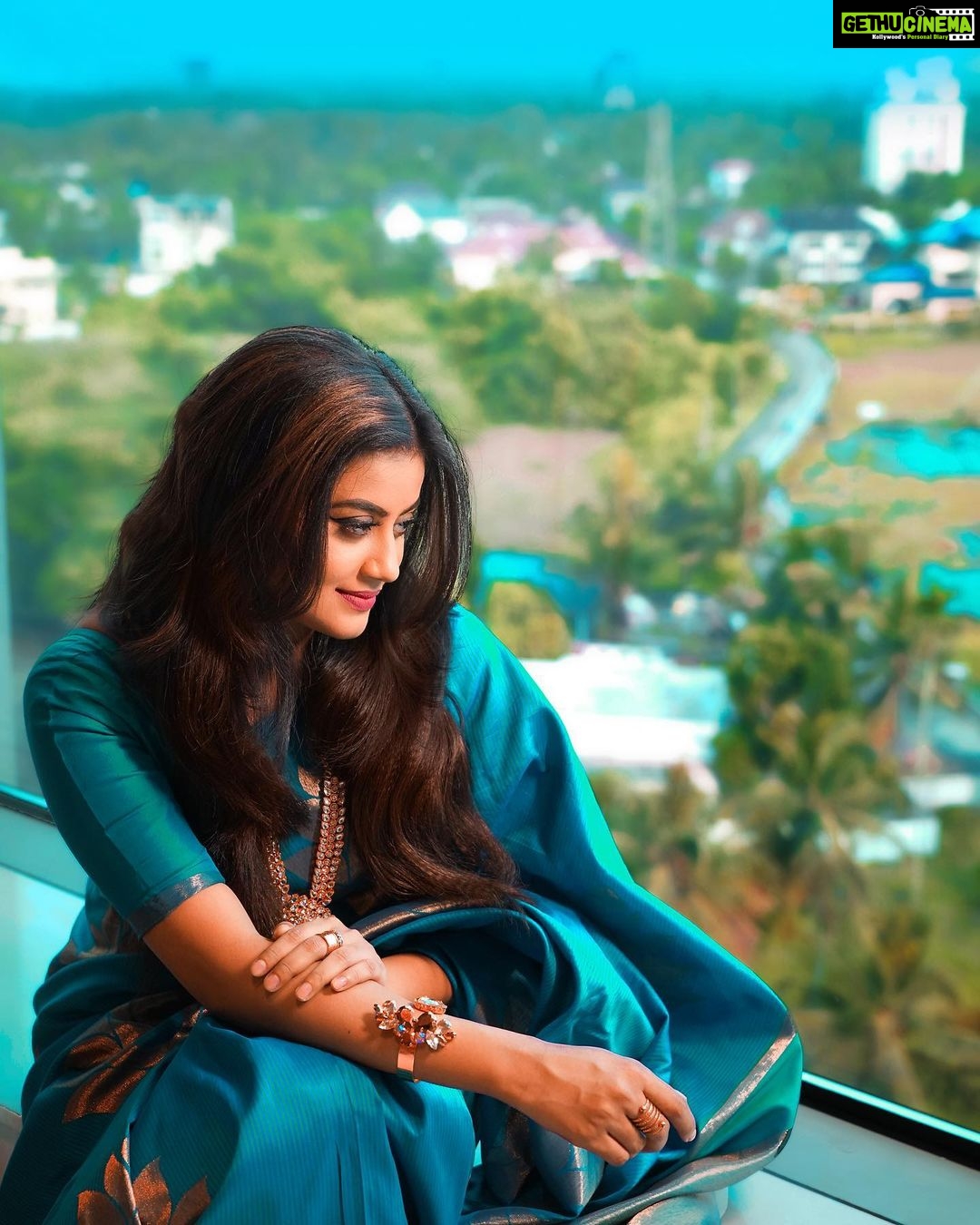 Ansiba Hassan Instagram - Let’s hope 2021 will give us back our previous life ❤️ Pc @arshalphotography mua @makeupbytonymua styling @laamiya.c.k #ansibahassan #drishyam2 #mollywood #cinema