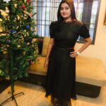 Ansiba Hassan Instagram - Girl in black with brother @hazeeb_hazzn and Roshan sir ❤️@ Anisha antony wedding reception , costume @bijnadesigns wedding reception . Styling @laamiya.c.k ( Thank you dear for this wonderful outfit 💃) Chakolas Pavilion