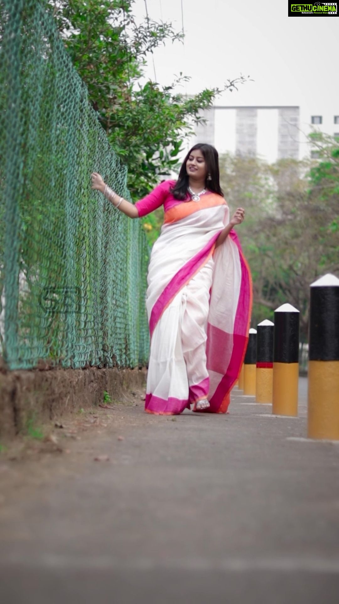 Ansiba Hassan Instagram - Always love to wear saree 🌸 Camera @sal_jith_c_s , designing @_the__brown__boy , costume @dakshabridalcouture #sarilover #sarilove #whitesari #ansibahassan