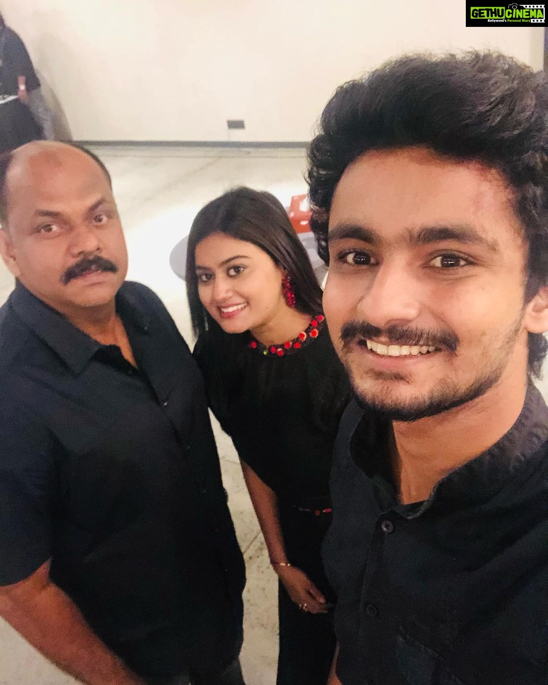 Ansiba Hassan Instagram - Girl in black with brother @hazeeb_hazzn and Roshan sir ❤️@ Anisha antony wedding reception , costume @bijnadesigns wedding reception . Styling @laamiya.c.k ( Thank you dear for this wonderful outfit 💃) Chakolas Pavilion