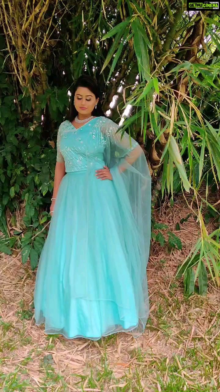 Ansiba Hassan Instagram - Photoshoot for @diva_womensclothingstore 📷 @manumulanthuruthyphotography #comingsoon #photoshoot #ansibahassan #behindthescenes