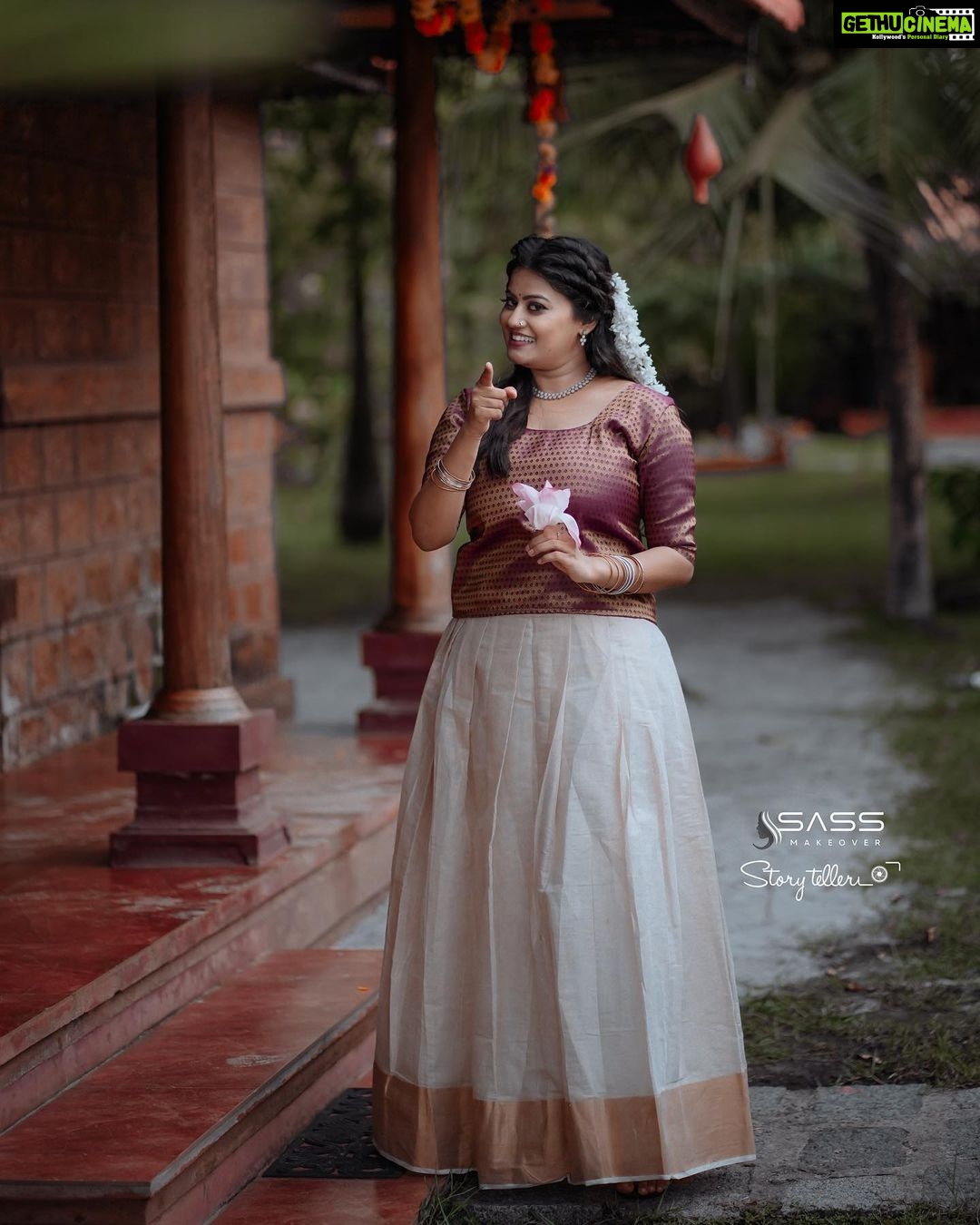 Ansiba Hassan Instagram - 🌸. Pc @_story_telle__r Mua @sass_make_up_studio Costume @kerala_bygone_fashion #ansibahassan #actress #love #onam Kondai Lip Backwater Heritage Resort Alappuzha