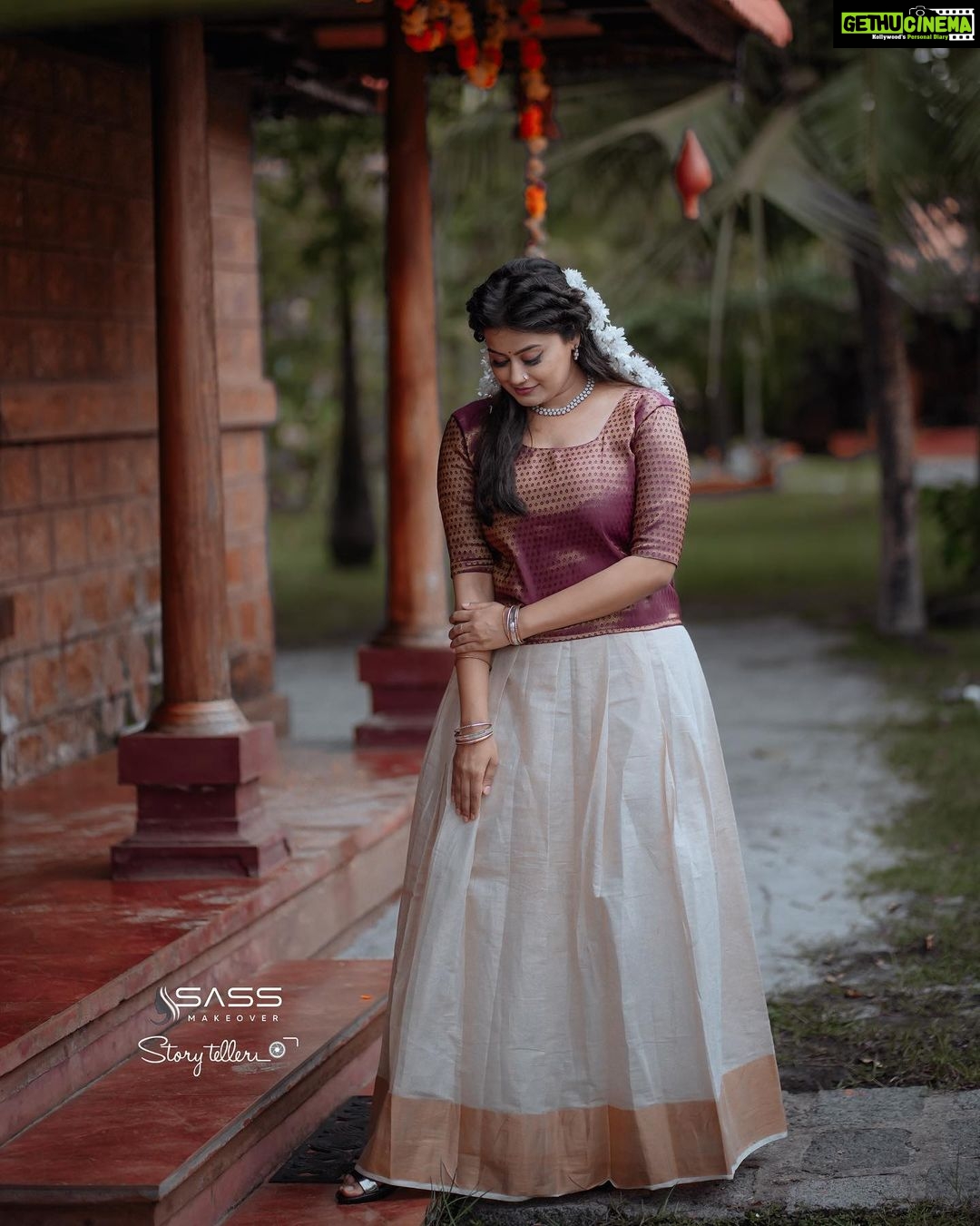 Ansiba Hassan Instagram - 🌸. Pc @_story_telle__r Mua @sass_make_up_studio Costume @kerala_bygone_fashion #ansibahassan #actress #love #onam Kondai Lip Backwater Heritage Resort Alappuzha
