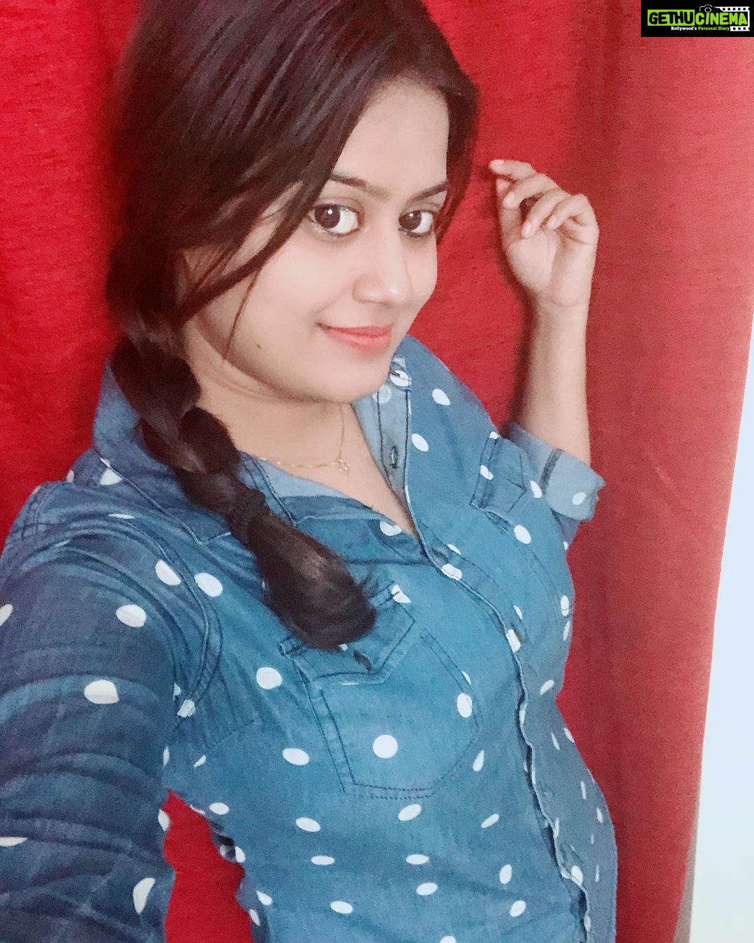 Ansiba Hassan Instagram - What a long selfie .....😎🤣