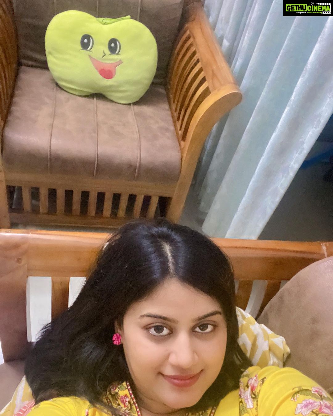 Ansiba Hassan Instagram - Madness at Home 🏡 😎🤪😬🤭 #ansibahassan #actress #homelygirl