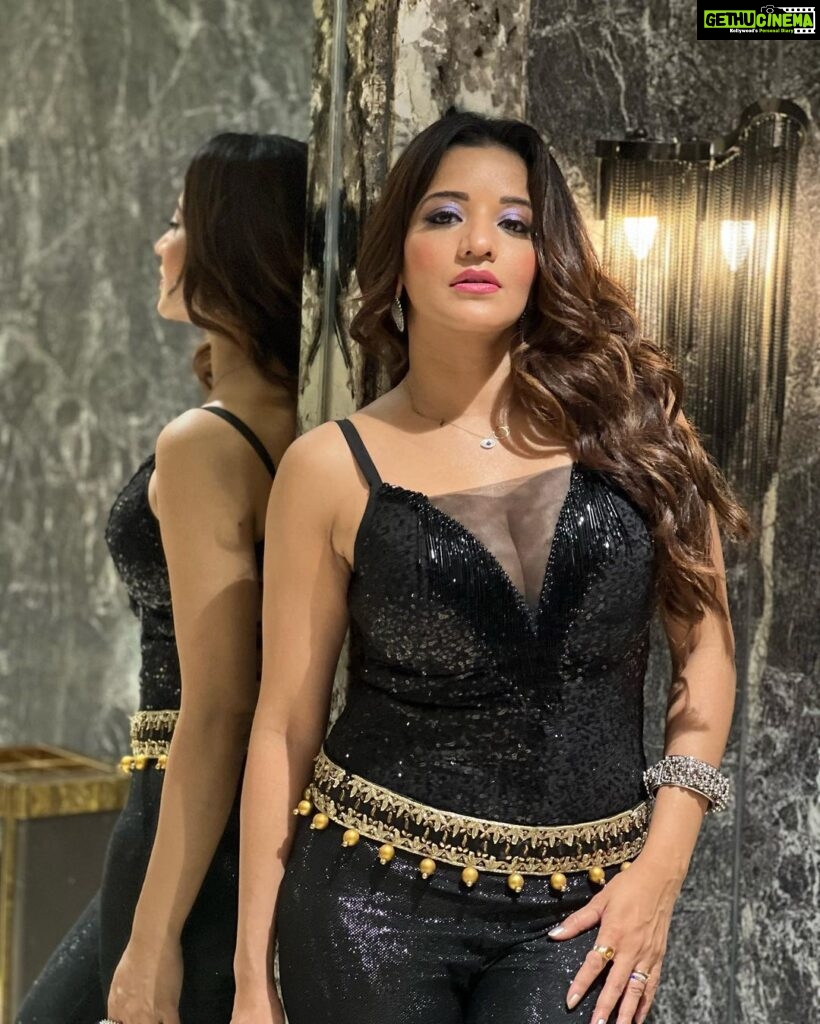 Antara Biswas Instagram - It’s Time To Rock 🥰…. #patna #diaries #eventready #happiness #dance #monalisa Mua& Hairstyling: @shab_qureshi786 📸: @deepakpathak663