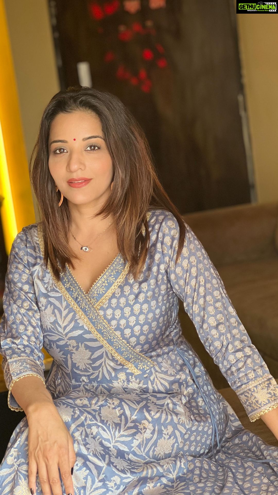 Antara Biswas Instagram - Just Pose 📸🤷♀️…. #goodmorning #world #happysunday #sundayfunday #reelsforfun #instagram #reels #reelitfeelit Outfits: @tara_c_tara tara_c_tara Earrings: @kozeyjewellery Jutis: @loveforjuttis