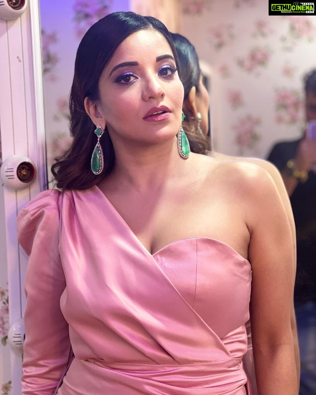 Antara Biswas Instagram - I Walk In A Space Of Gratitude โฆ. ๐๐ #22nditaawards #redcarpet #starplus #disneyplushotstar #abouttonight #myfirst #itaawards #sospecial #excited Styled by- @kansalsunakshi Outfit- @pridal.in Jewelleries - @shillpapuriidesignerjewellery Assisted by- @himanishukla48 Mua: @sachinmakeupartist1 Hairstyling: @shab_qureshi786 Assisted by: @deepakpathak663 Managed by: @riyashhh269 Film City