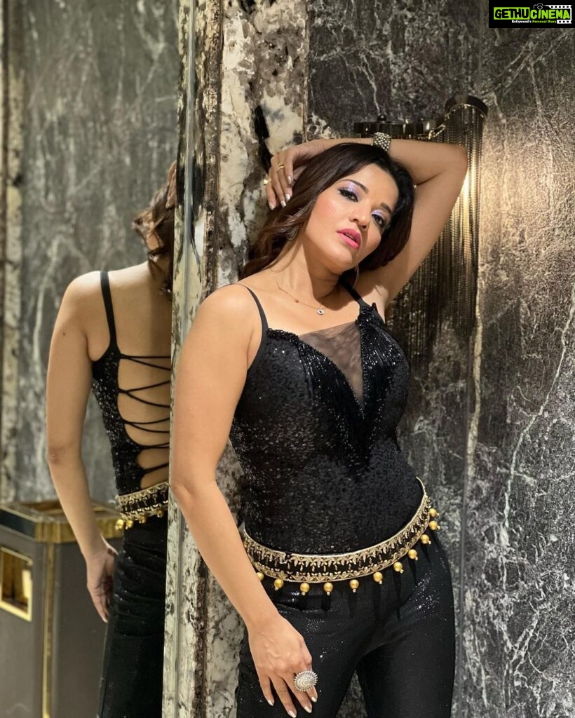 Antara Biswas Instagram - It’s Time To Rock 🥰…. #patna #diaries #eventready #happiness #dance #monalisa Mua& Hairstyling: @shab_qureshi786 📸: @deepakpathak663