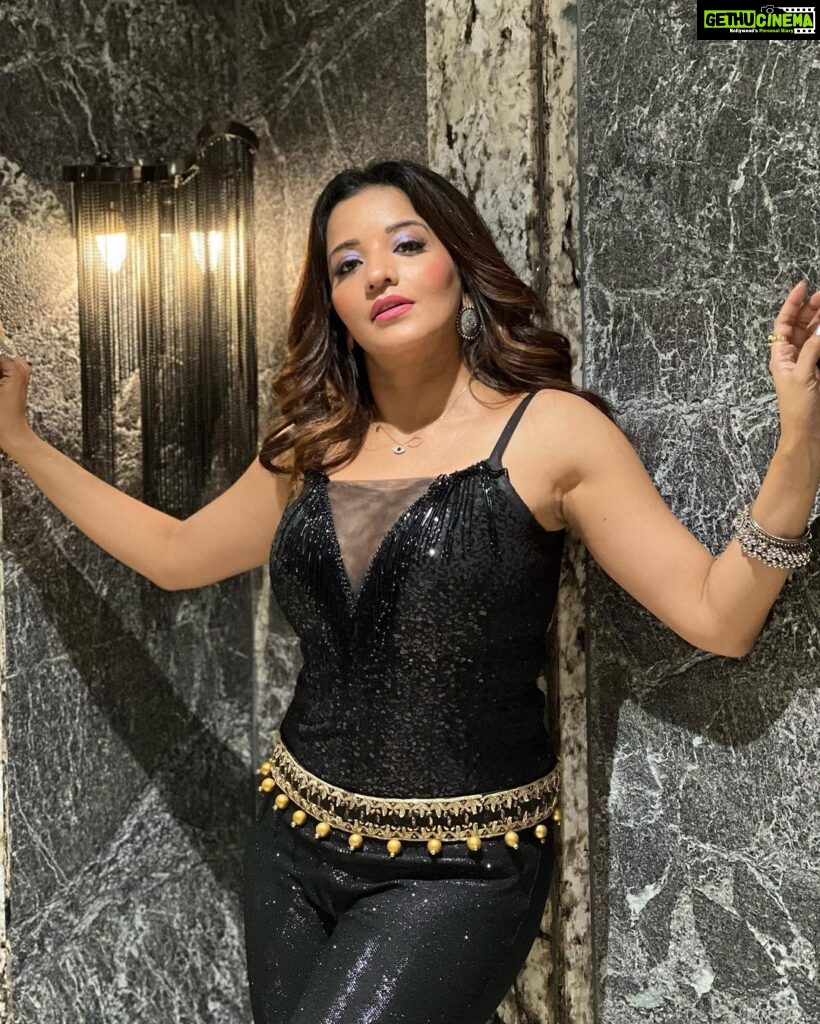 Antara Biswas Instagram - It’s Time To Rock 🥰…. #patna #diaries #eventready #happiness #dance #monalisa Mua& Hairstyling: @shab_qureshi786 📸: @deepakpathak663