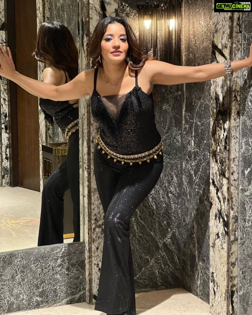 Antara Biswas Instagram - It’s Time To Rock 🥰…. #patna #diaries #eventready #happiness #dance #monalisa Mua& Hairstyling: @shab_qureshi786 📸: @deepakpathak663