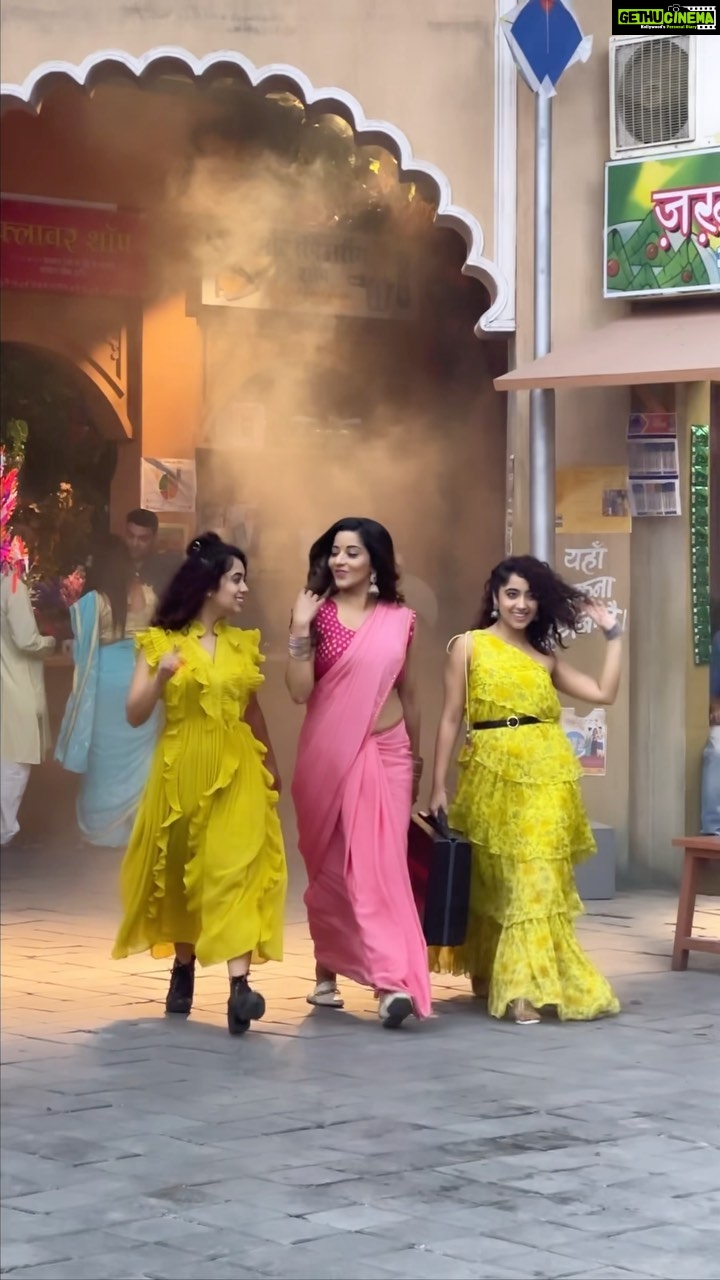Antara Biswas Instagram - “THUMKESHWARI” ….. 💕💕…. #rama #favvarachawk #chinkiminki #dangaltv #newshow #haarshlimbachiyaa #bhartisingh #comedy #show #sunday #vibes