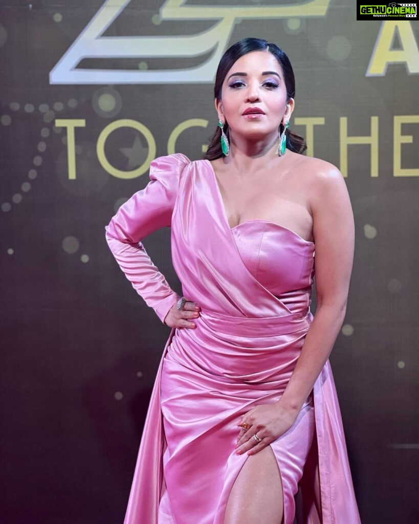 Antara Biswas Instagram - I Walk In A Space Of Gratitude …. 😇😇 #22nditaawards #redcarpet #starplus #disneyplushotstar #abouttonight #myfirst #itaawards #sospecial #excited Styled by- @kansalsunakshi Outfit- @pridal.in Jewelleries - @shillpapuriidesignerjewellery Assisted by- @himanishukla48 Mua: @sachinmakeupartist1 Hairstyling: @shab_qureshi786 Assisted by: @deepakpathak663 Managed by: @riyashhh269 Film City