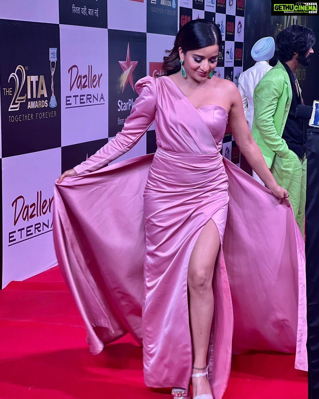 Antara Biswas Instagram - I Walk In A Space Of Gratitude โฆ. ๐๐ #22nditaawards #redcarpet #starplus #disneyplushotstar #abouttonight #myfirst #itaawards #sospecial #excited Styled by- @kansalsunakshi Outfit- @pridal.in Jewelleries - @shillpapuriidesignerjewellery Assisted by- @himanishukla48 Mua: @sachinmakeupartist1 Hairstyling: @shab_qureshi786 Assisted by: @deepakpathak663 Managed by: @riyashhh269 Film City