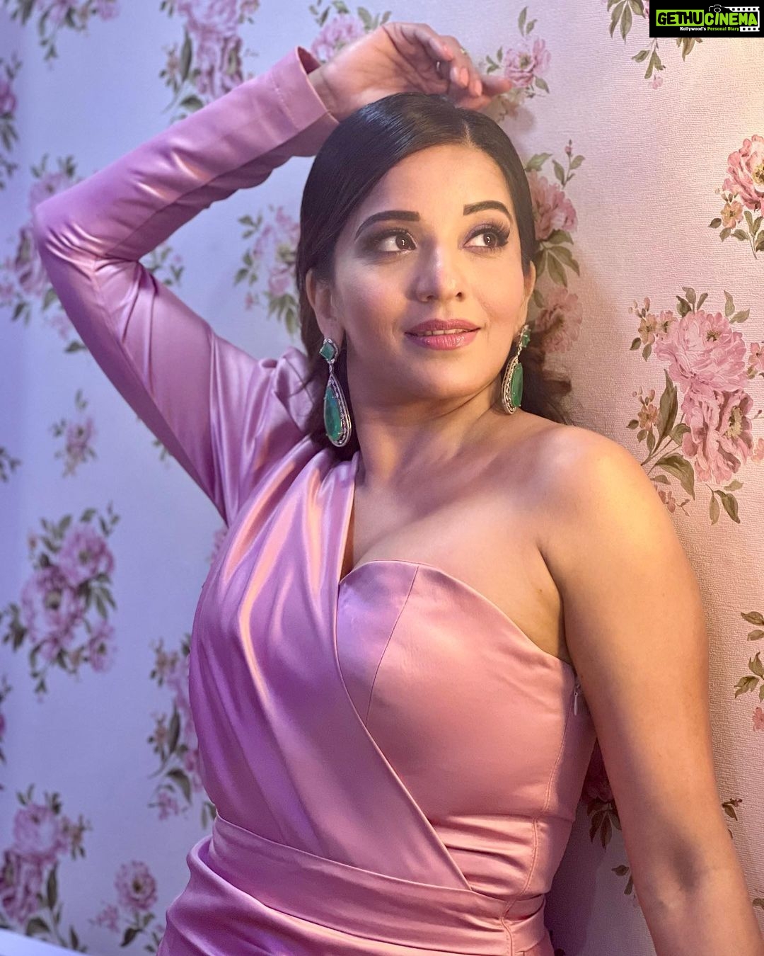 Antara Biswas Instagram - I Walk In A Space Of Gratitude โฆ. ๐๐ #22nditaawards #redcarpet #starplus #disneyplushotstar #abouttonight #myfirst #itaawards #sospecial #excited Styled by- @kansalsunakshi Outfit- @pridal.in Jewelleries - @shillpapuriidesignerjewellery Assisted by- @himanishukla48 Mua: @sachinmakeupartist1 Hairstyling: @shab_qureshi786 Assisted by: @deepakpathak663 Managed by: @riyashhh269 Film City