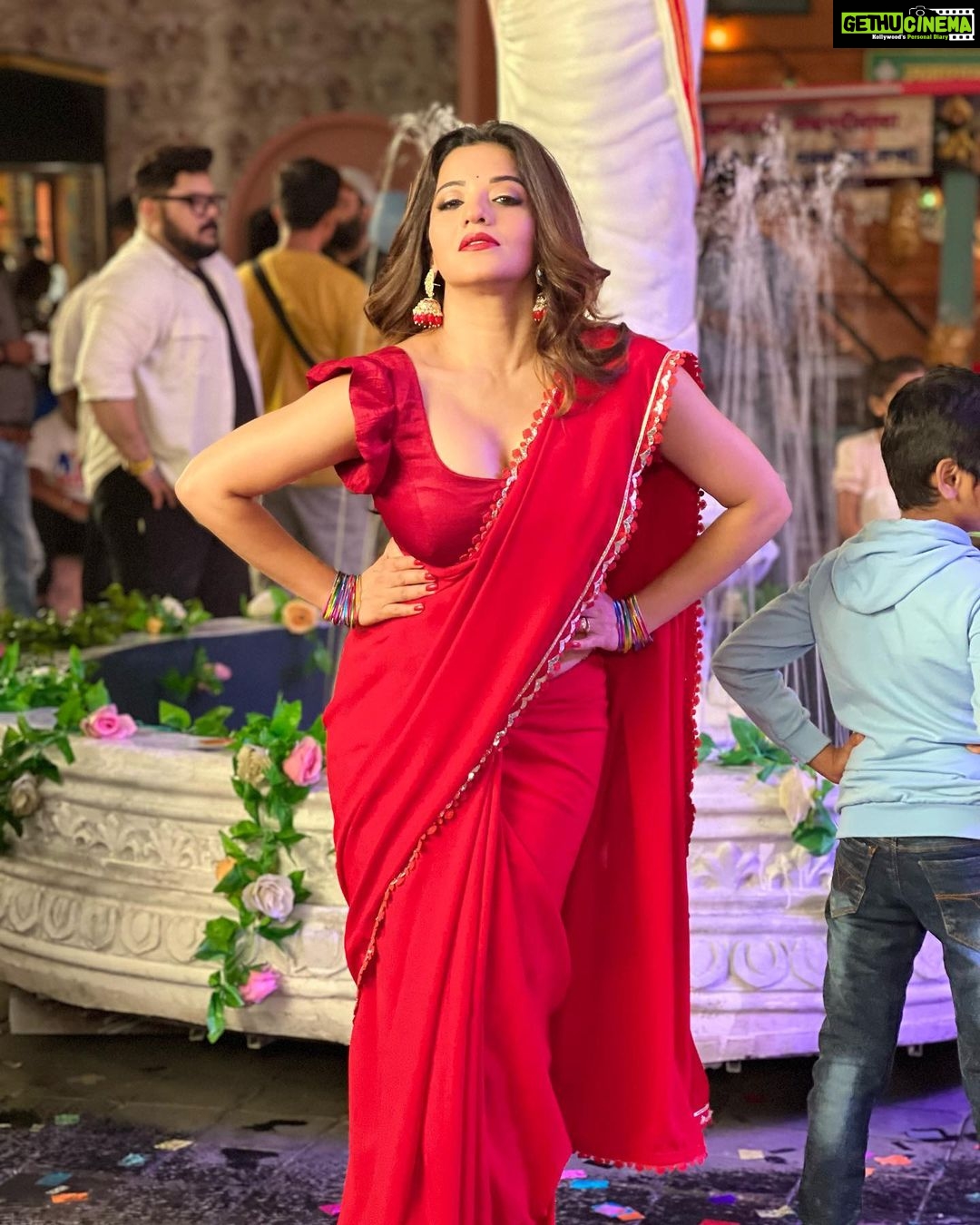 Antara Biswas Instagram - ♥️♥️♥️… “RAMA” #favvarachawk #madhuri #beauty #parlour #lovingthis #comedy #serial #dangaltv #haarshlimbachiyaa #bhartisingh Mua: @sachinmakeupartist1 Hairstyling: @shab_qureshi786 📸: @deepakpathak663