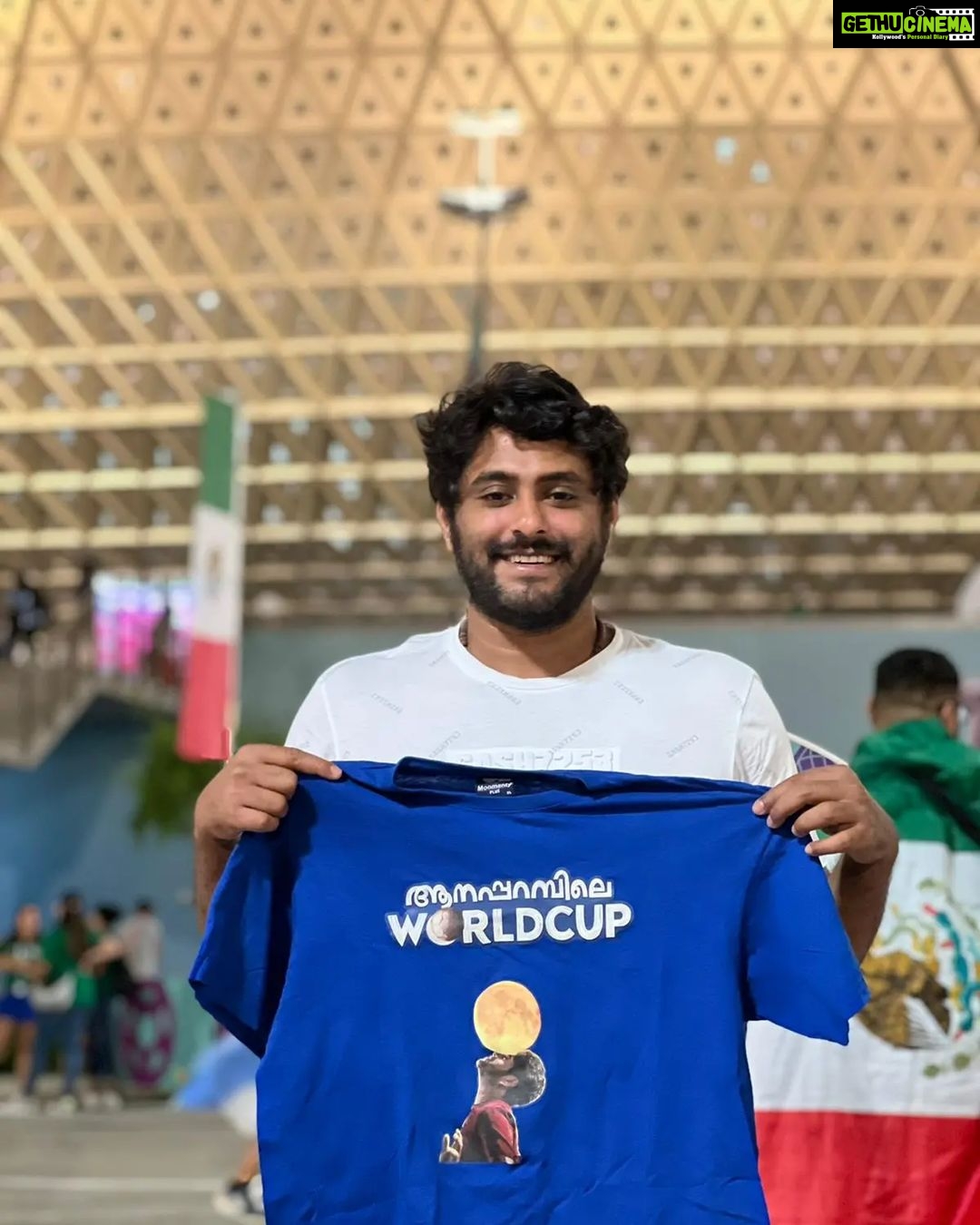 Antony Varghese Instagram - 'ആനപ്പറമ്പിലെ വേൾഡ് കപ്പ് ' അങ്ങു ഖത്തർ വേൾഡ് കപ്പിൽ.... അർജൻ്റീനയുടെ വിജയത്തിന് ശേഷം നമ്മടെ സ്വന്തം വിജയെട്ടനോടൊപ്പം ❤️⚽🏆