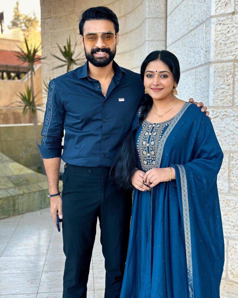 Anu Sithara Instagram - With our super hero🦸‍♂️ @tovinothomas