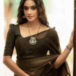 Anukreethy Vas Instagram - Saree & Blouse: @kaarigai.sarees Photographer @camerasenthil MUA @jeevithamakeupartistry . . #saree #southindian #tamilponnu #blacksaree #black #trendingreels #traditional @timestalent #missindia2018 #anukreethyvas #kollywood #kollywoodcinema #kollywoodactress #portfolio Chennai, India