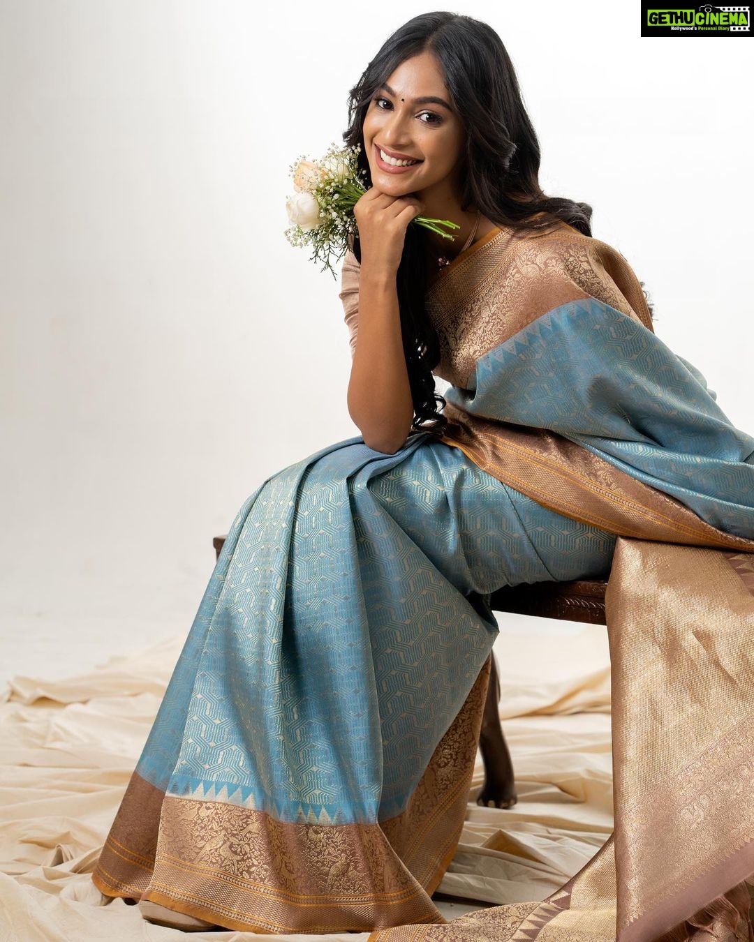 Anukreethy Vas Instagram - Make it simple but significant ✨ Brand @pashudh Photography @bharanikumar_ Styling @stay__slay Jewellery @challani_jewellery Makeup @anupama.krishnamachari @timestalent @rishubartaria @inder.sagoo . #saree #sareelove #trending #trend #anukreethyvas #missindia2018 #blue #gold #tamilponnu Chennai, India