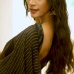 Anukreethy Vas Instagram - I promise this will be the last one from this series 🙈🙈 Loved this black saree way too much 🥰🥰 . Camera @camerasenthil Saree and blouse : @kaarigai.sarees Makeup @jeevithamakeupartistry @timestalent . . #saree #blacksaree #sexysexysaree🔥🔥 #southindian #anukreethyvas #kollywood #trendingreels #trendingsongs
