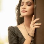 Anukreethy Vas Instagram - Saree & Blouse: @kaarigai.sarees Photographer @camerasenthil MUA @jeevithamakeupartistry . . #saree #southindian #tamilponnu #blacksaree #black #trendingreels #traditional @timestalent #missindia2018 #anukreethyvas #kollywood #kollywoodcinema #kollywoodactress #portfolio Chennai, India