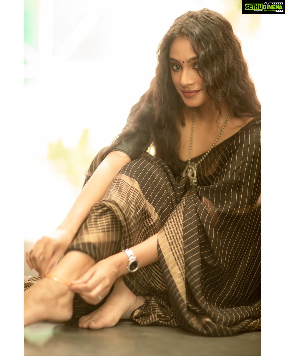 Anukreethy Vas Instagram - There was a magnificent human Shining brightly behind her shy :) . . . Saree & Blouse: @kaarigai.sarees Photographer @camerasenthil MUA @jeevithamakeupartistry . . #saree #southindian #tamilponnu #blacksaree #black #trendingreels #traditional @timestalent #missindia2018 #anukreethyvas #kollywood #kollywoodcinema #kollywoodactress #portfolio Chennai, India