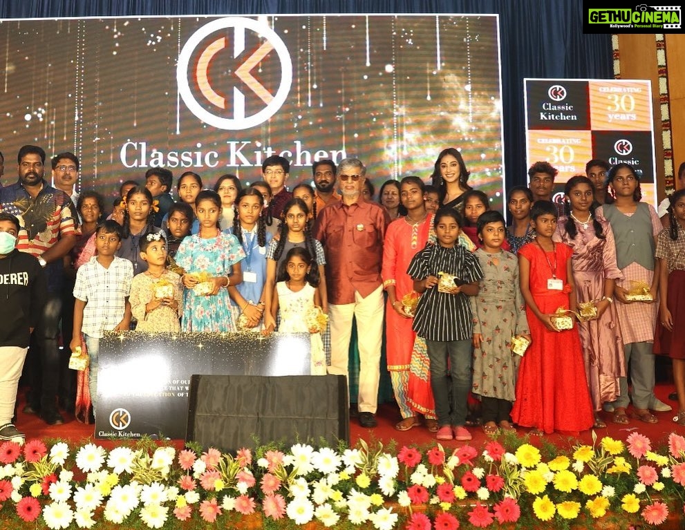 Anukreethy Vas Instagram - @class3ic_kitchen celebrated their 30 year anniversary by adopting 30 special kids and I’m grateful I got to be a small part of this beautiful initiative ❤️ . Thank you @onlynikil for organising this wonder event 💥 . #anukreethyvas @timestalent Chennai, India