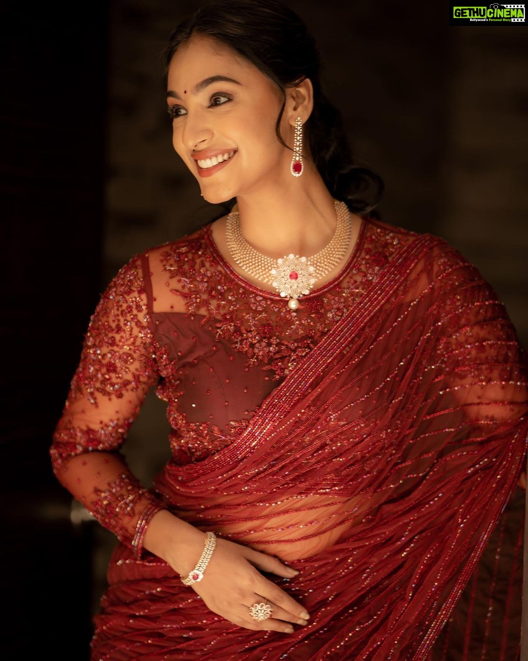 Anukreethy Vas Instagram - Some paths can’t be discovered without getting lost so lose yourself once in a while to reinvent yourself ❤️ . Pc - @camerasenthil 📸 Makeup - @makeup_by_kez 💄 Hair - @banu_hairstylist_sareedrapist Jewellery - @challani_jewellery 💍 Organised by - @rrajeshananda @timestalent @inder.sagoo @rishubartaria . #kollywood #trending #saree #southindian #traditional #anukreethy_vas #anukreethyvas #vjs46 #dsp #timestalent Tamil Nadu