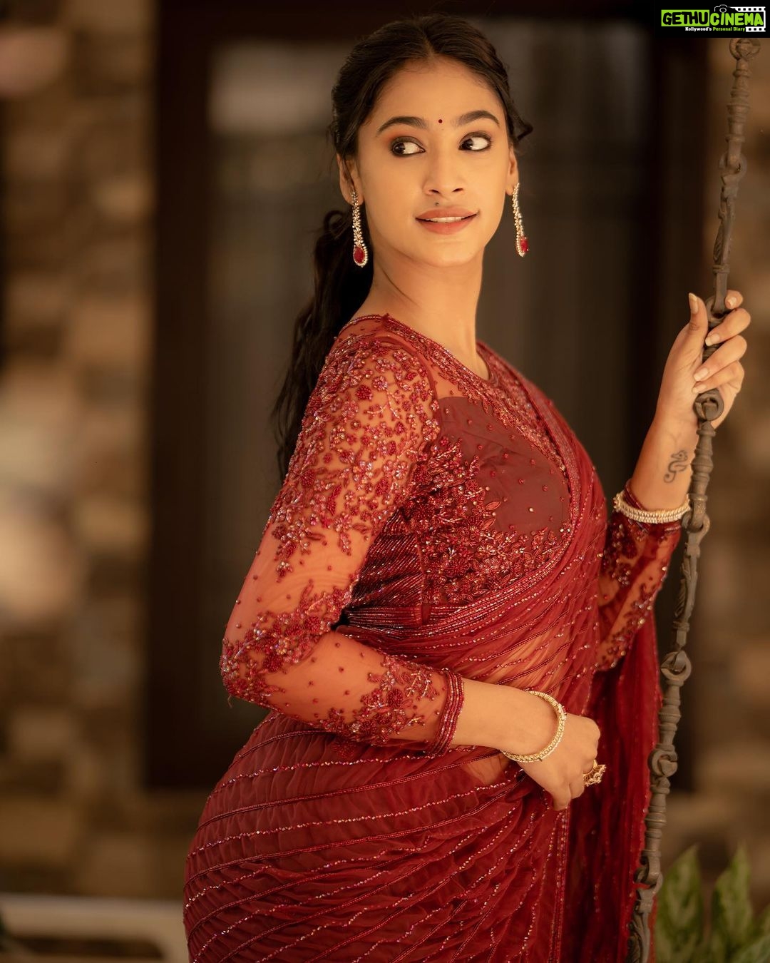 Anukreethy Vas Instagram - Some paths can’t be discovered without getting lost so lose yourself once in a while to reinvent yourself ❤️ . Pc - @camerasenthil 📸 Makeup - @makeup_by_kez 💄 Hair - @banu_hairstylist_sareedrapist Jewellery - @challani_jewellery 💍 Organised by - @rrajeshananda @timestalent @inder.sagoo @rishubartaria . #kollywood #trending #saree #southindian #traditional #anukreethy_vas #anukreethyvas #vjs46 #dsp #timestalent Tamil Nadu
