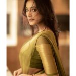 Anukreethy Vas Instagram – It’s that heart of gold, 
& stardust of soul that make you beautiful 
 – r.m.broderick 
.

Saree & Blouse: @kaarigai.sarees

Photographer @camerasenthil

MUA @jeevithamakeupartisty

.
.
#trendingreels #trending #traditional #southindian #tamil #kollywood #tamilponnu #anukreethyvas #missindia2018 @timestalent @rishubartaria @inder.sagoo Tamil Nadu