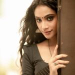 Anukreethy Vas Instagram - Saree & Blouse: @kaarigai.sarees Photographer @camerasenthil MUA @jeevithamakeupartistry . . #saree #southindian #tamilponnu #blacksaree #black #trendingreels #traditional @timestalent #missindia2018 #anukreethyvas #kollywood #kollywoodcinema #kollywoodactress #portfolio Chennai, India