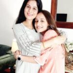 Anupriya Kapoor Instagram - Home🏡 Love you my Fam 😘🤗 Missed you Bachu @jhanakshukla