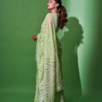 Anushka Sen Instagram - Livin la vida Saree 🧚 . Saree @asalabusandeep Styled by @stylingbyvictor @sohail__mughal___ Earrings @koharbykanika Assisted by @styleby_antara @ebthestypecoach Clicked by @kvinayak11 Makeup by @makeup.artist.anusha Hair by @hairbyprem Management @guunjanvm