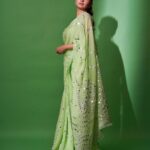 Anushka Sen Instagram - Livin la vida Saree 🧚 . Saree @asalabusandeep Styled by @stylingbyvictor @sohail__mughal___ Earrings @koharbykanika Assisted by @styleby_antara @ebthestypecoach Clicked by @kvinayak11 Makeup by @makeup.artist.anusha Hair by @hairbyprem Management @guunjanvm