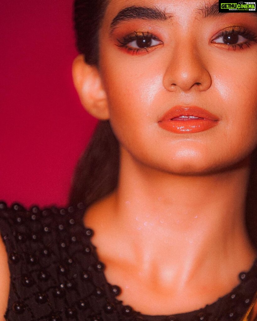Anushka Sen Instagram - Drama 🎭 . Wearing: @kalkifashion @deme_love_ Styled by: @stylingbyvictor @sohail__mughal___ Makeup by: @sachinmakeupartist1 Hair by: @shab_qureshi786 Clicked by: @smileplease_25 Management: @guunjanvm