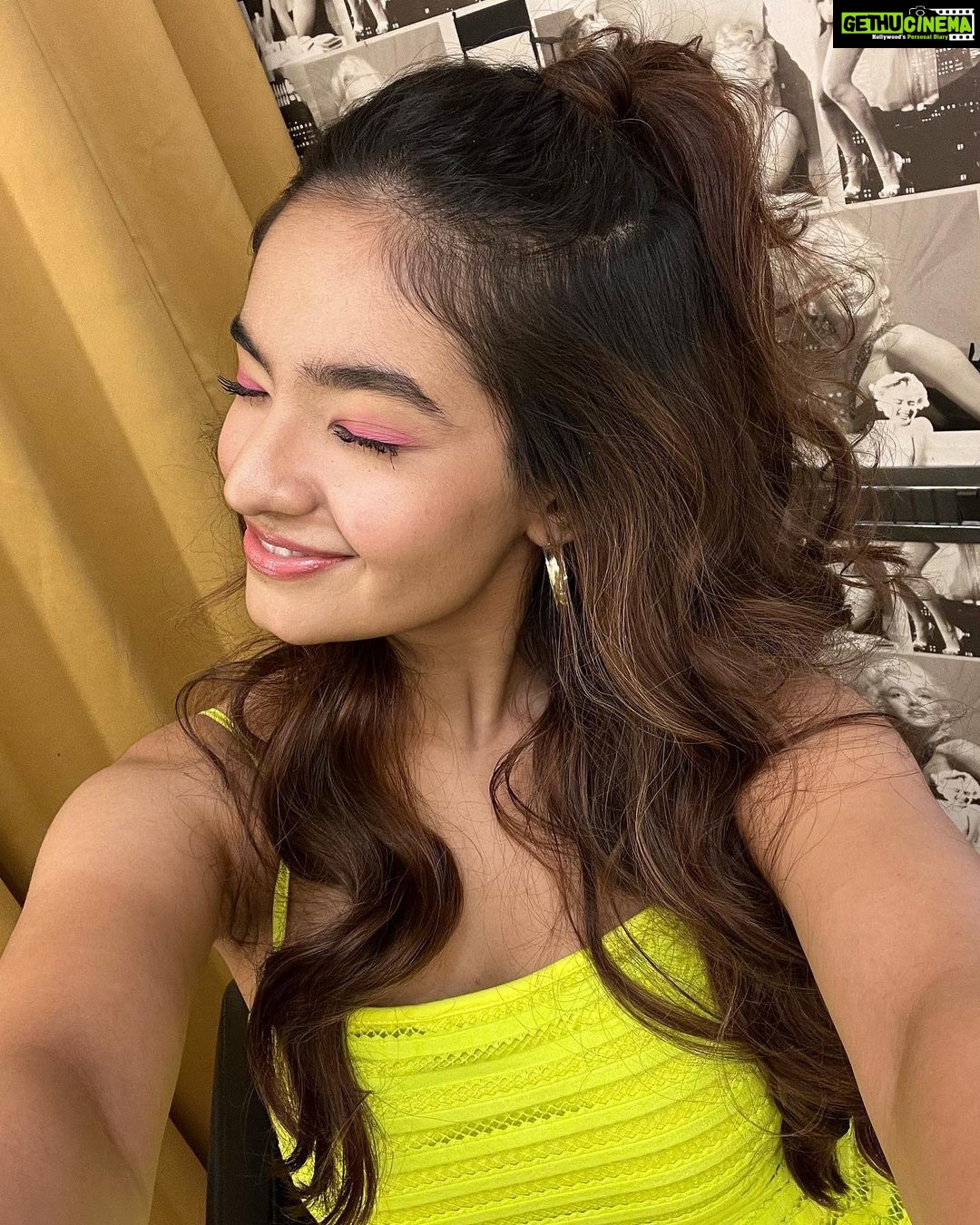 Anushka Sen Instagram - photo dump’s are my favourite 💟