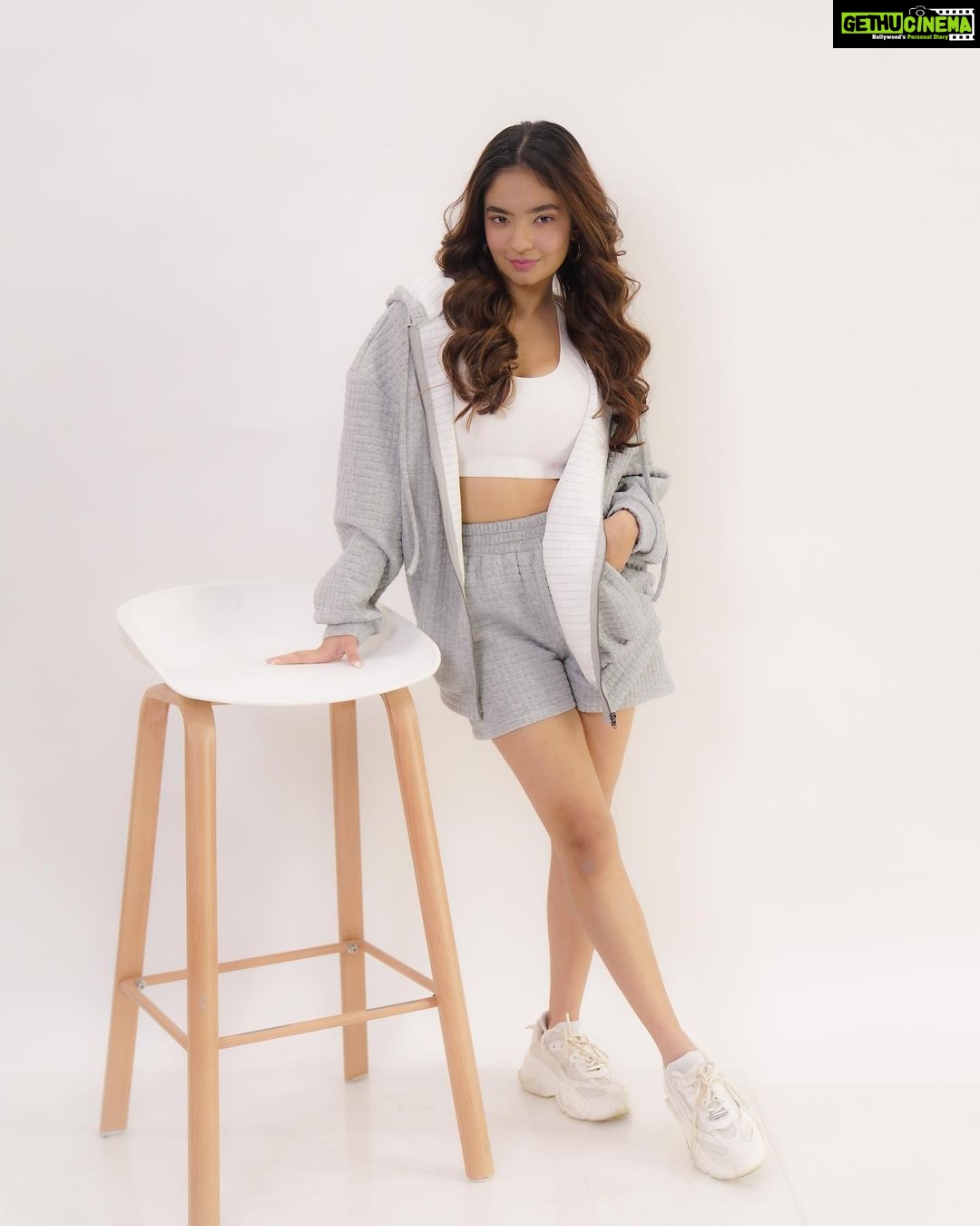 Anushka Sen Instagram - Got that real big energy 🧸 . Wearing: @FashionNova 📸: @smileplease_25