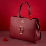 Anushka Sharma Instagram - Look effortlessly gorgeous with @lavieworld handbags! Shop their stylish collection during @Myntra #EndOfReasonSale! ☺ #LavieWorld #LavieEnRose #FickleIsFun #LavieXAnushka #Myntra #EORS #ad
