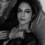 Anya Singh Instagram - 🤍🖤