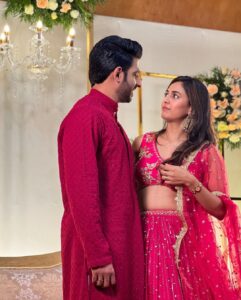 Aparna Vinod Instagram - 💕உனக்காக பொறந்தேனே எனதழகா பிரியாம இருப்பேனே பகல் இரவா💍 @rinil88 #engaged #engagement #love #lovestory #fiancé #wedding #marriage #kalyanam #engagementring #lehanga #blessed #mangalyam#grateful #forever #malayaliactress #southindianbride #tamilcinema #aparna #aparnavinod #malayali #keralagram #kerala #malayaliactress #actor #wedding #aparnaengagement #aparnavinodengagement #bride #bridallehenga #malayali #keralagallery