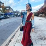 Aparnaa Bajpai Instagram - Travelling in a Saree has never been easier🥻 London, United Kingdom