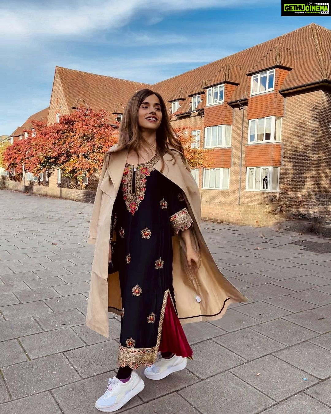 Aparnaa Bajpai Instagram - 🖤 London, United Kingdom