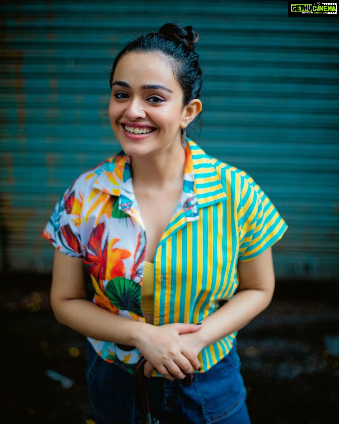 Apoorva Arora Instagram - Happily Candid π€ . @apooarora is my favourite for the candid vibe she holds π€πΌ . . #apoorvaarora #portraitsofficial #portrait_vision #mymumbai #mumbaiportraits #portraitpage #portraitvision #portraitmood #candid #happyvibes #goodvibes Mumbai, Maharashtra