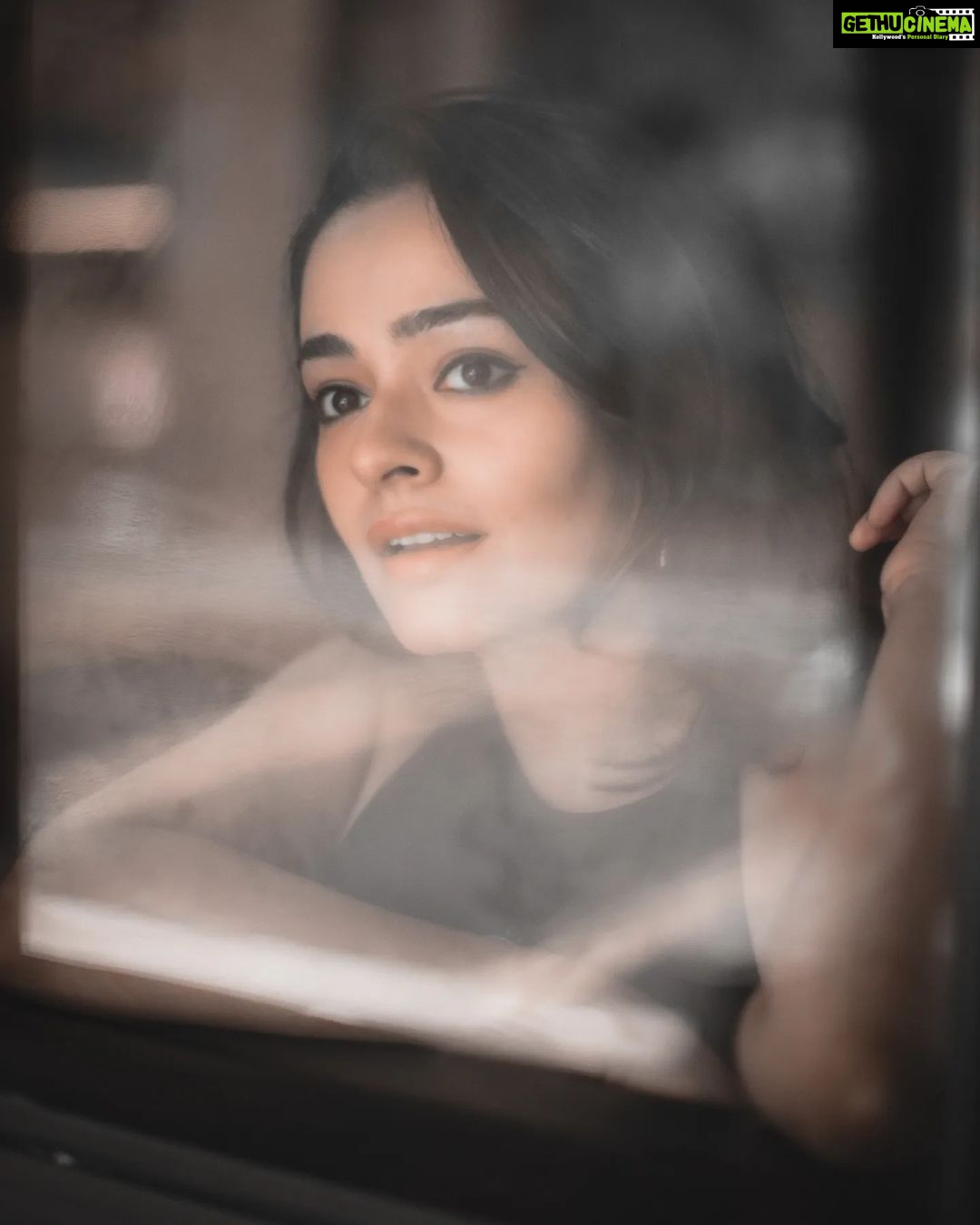 Apoorva Arora Instagram - Happily Candid π€ . @apooarora is my favourite for the candid vibe she holds π€πΌ . . #apoorvaarora #portraitsofficial #portrait_vision #mymumbai #mumbaiportraits #portraitpage #portraitvision #portraitmood #candid #happyvibes #goodvibes Mumbai, Maharashtra
