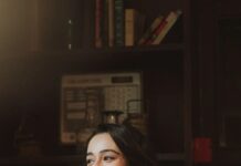 Apoorva Arora Instagram - Happily Candid 🤍 . @apooarora is my favourite for the candid vibe she holds 🤌🏼 . . #apoorvaarora #portraitsofficial #portrait_vision #mymumbai #mumbaiportraits #portraitpage #portraitvision #portraitmood #candid #happyvibes #goodvibes Mumbai, Maharashtra
