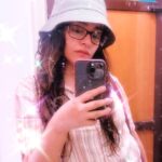 Apoorva Arora Instagram - Bucket hat x Dirty mirror x No make up x Wet hair