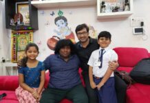 Aravind Akash Instagram - It is a pleasure to meet you #yogibabusir❤️❣️😍 @aravindaakash @iamnidhishvb . . . #abiyumnaanum #shootingspot #suddenvisit #happymoment
